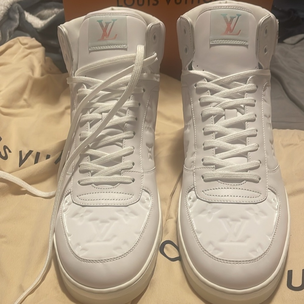 White sz 12 Louis Vuitton shoes. - Picture 5 of 5